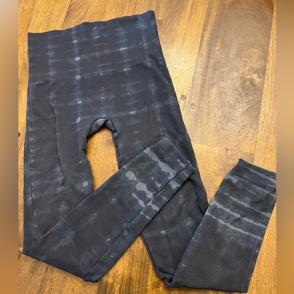 Spanx Look At Me Now leggings camo navy - Picture 4 of 6